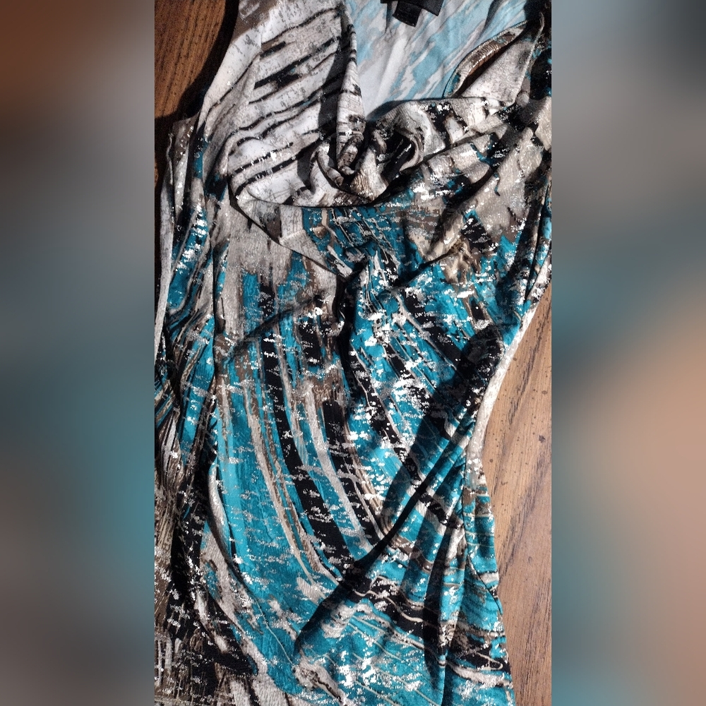 Sleeveless Cowl Necked Blouse W/Metallic Abstract Pattern - Picture 2 of 9